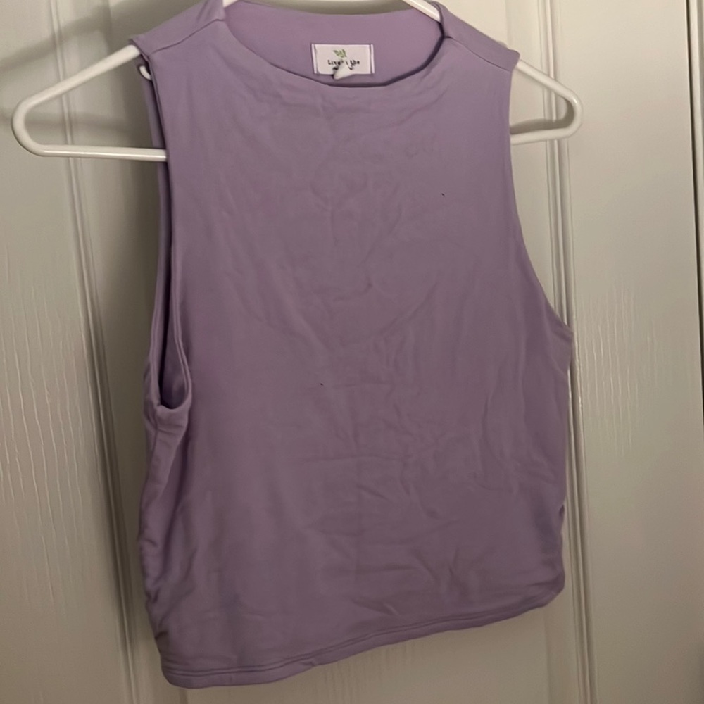 sleeveless shirt
